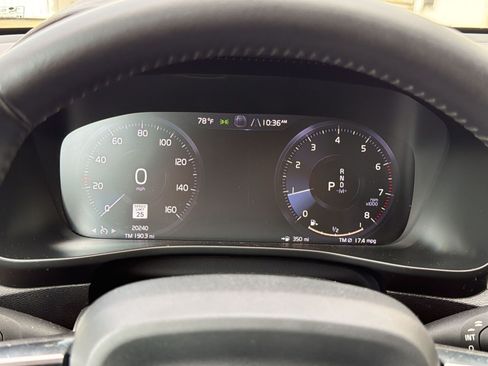 Used 2020 Volvo XC40 T4 Momentum FWD image 17