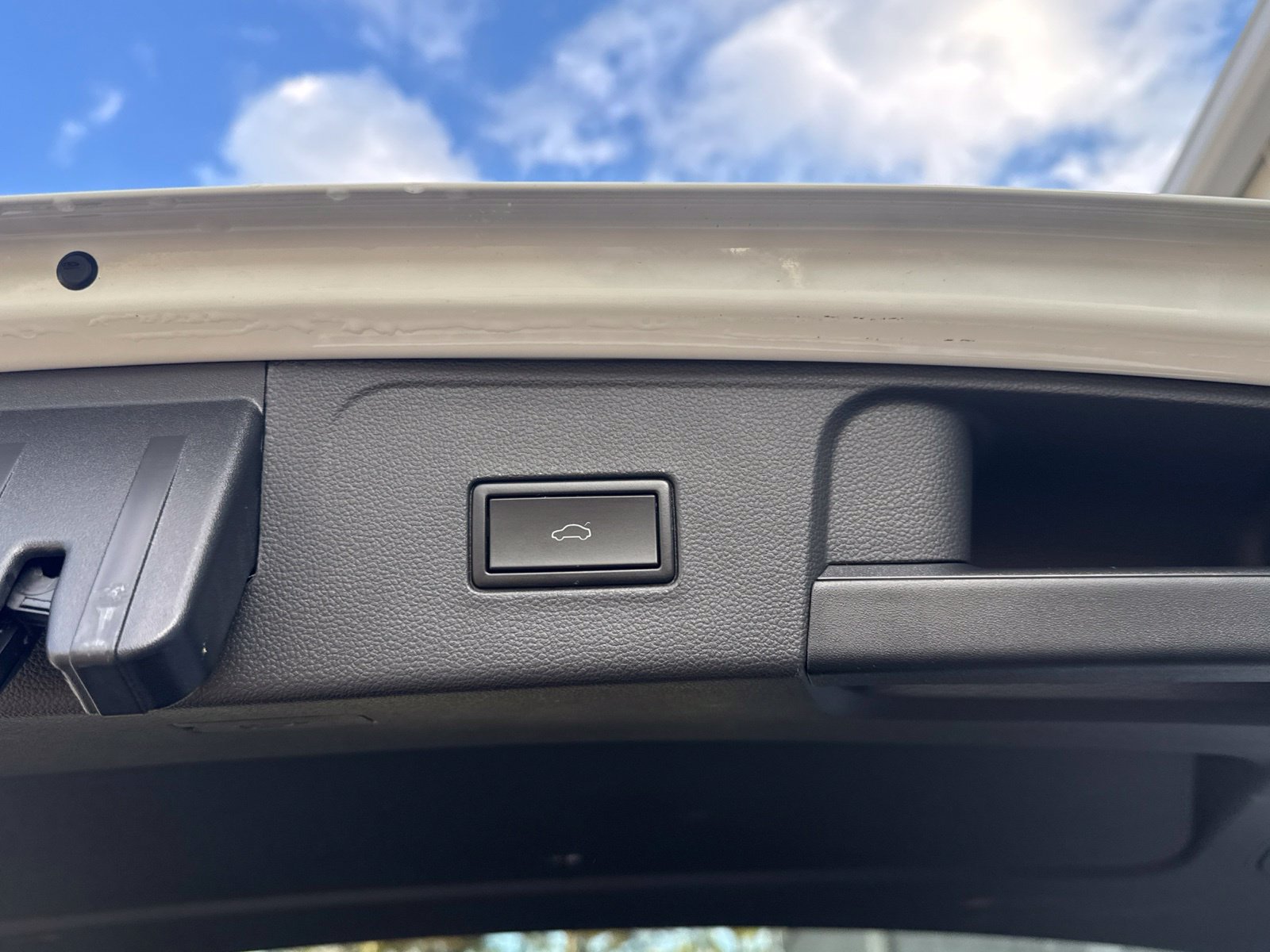 Used 2019 Volkswagen Atlas SEL FWD image 30