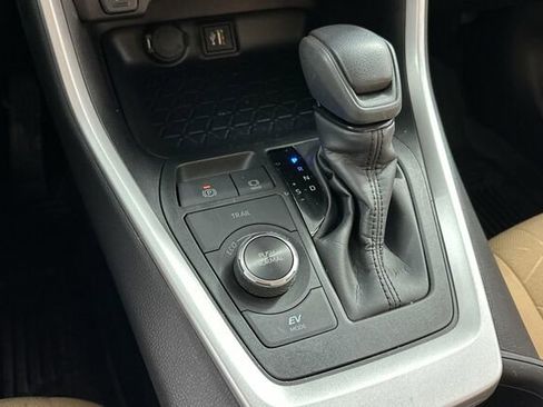 Used 2025 Toyota RAV4 XLE image 24