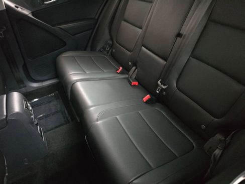 Used 2011 Volkswagen Tiguan SE AWD/4WD image 16