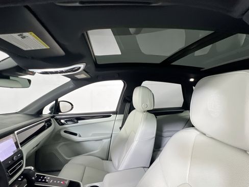 Used 2023 Porsche Macan image 22