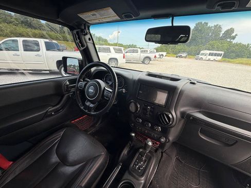 Used 2018 Jeep Wrangler Unlimited Rubicon AWD/4WD image 7