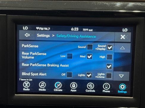 Used 2018 Chrysler Pacifica Touring-L FWD image 31