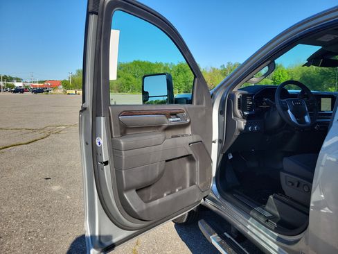 New 2026 GMC Sierra 2500 SLE w/ SLE Convenience Package AWD/4WD image 17