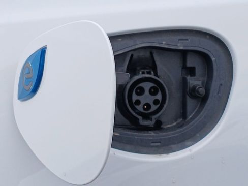 Used 2024 Chrysler Pacifica Premium image 29