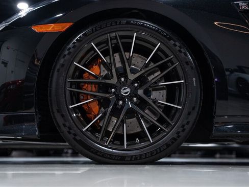 Used 2021 Nissan GT-R Premium AWD/4WD image 12