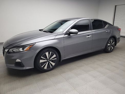 Used 2021 Nissan Altima 2.5 SV w/ SV Premium Package FWD image 2