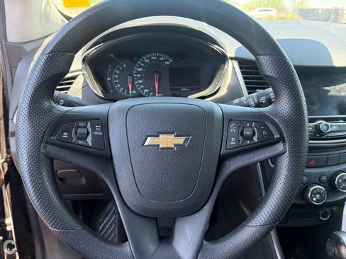 Used 2020 Chevrolet Trax LT FWD image 16