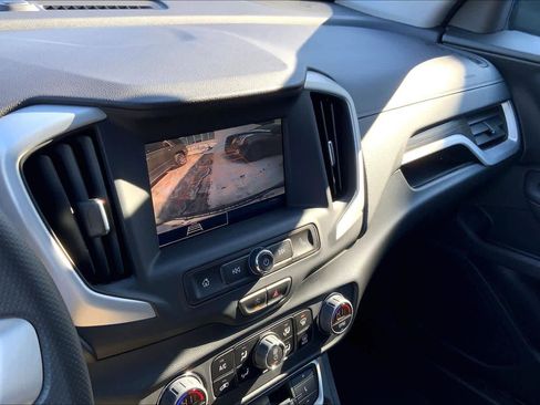 Used 2023 GMC Terrain SLE w/ Driver Convenience Package image 28