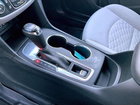 Used 2020 Chevrolet Equinox LS w/ LS Convenience Package image 16