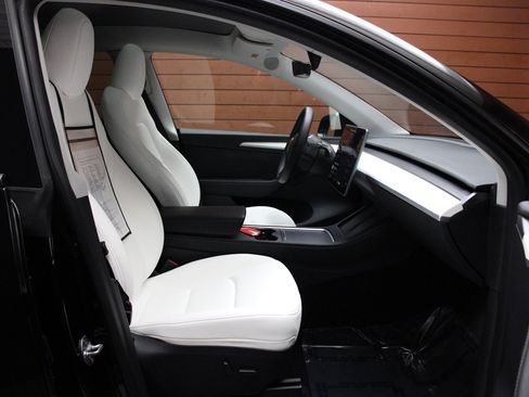 Used 2023 Tesla Model Y Long Range image 15