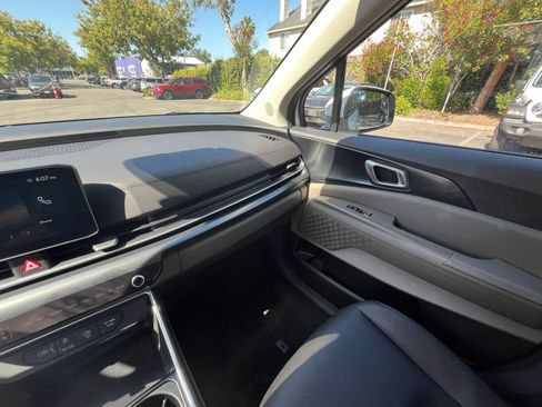 Used 2026 Kia Carnival FWD image 38