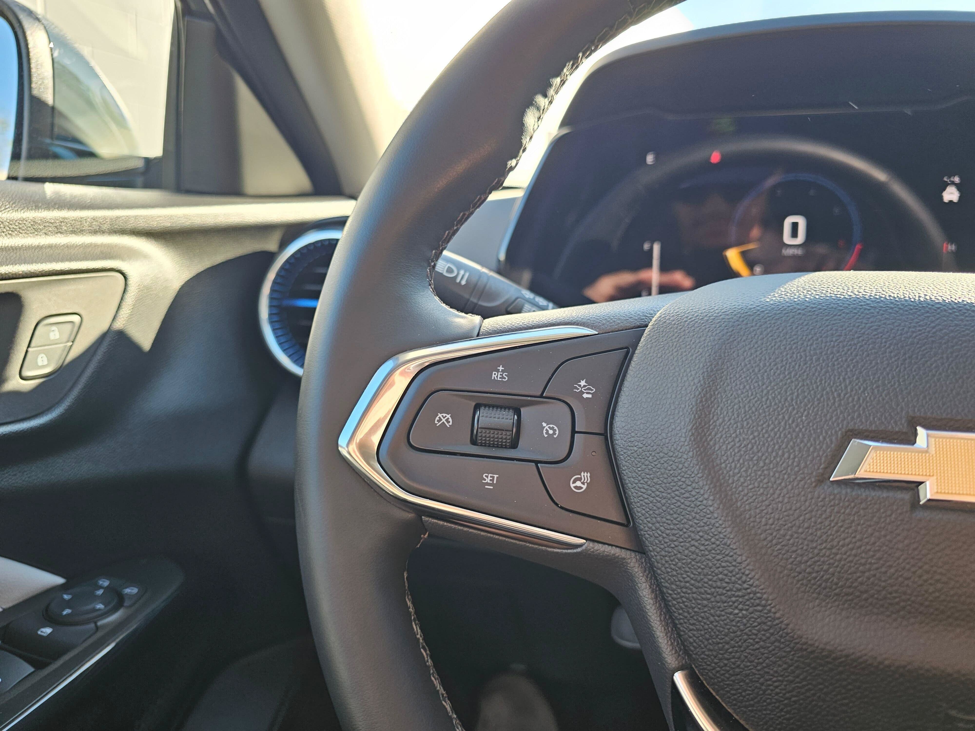 Used 2025 Chevrolet Trax LT w/ LT Convenience Package FWD image 34