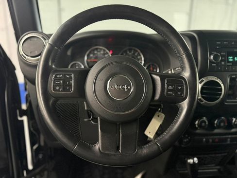 Used 2018 Jeep Wrangler Unlimited Sahara w/ Connectivity Group image 23