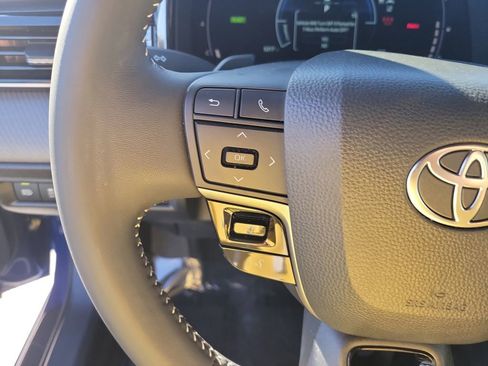 Used 2025 Toyota Camry SE image 30