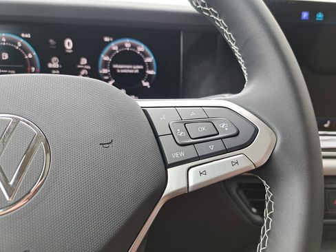New 2026 Volkswagen Tiguan SE FWD image 11