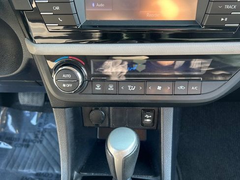 Used 2015 Toyota Corolla LE image 13
