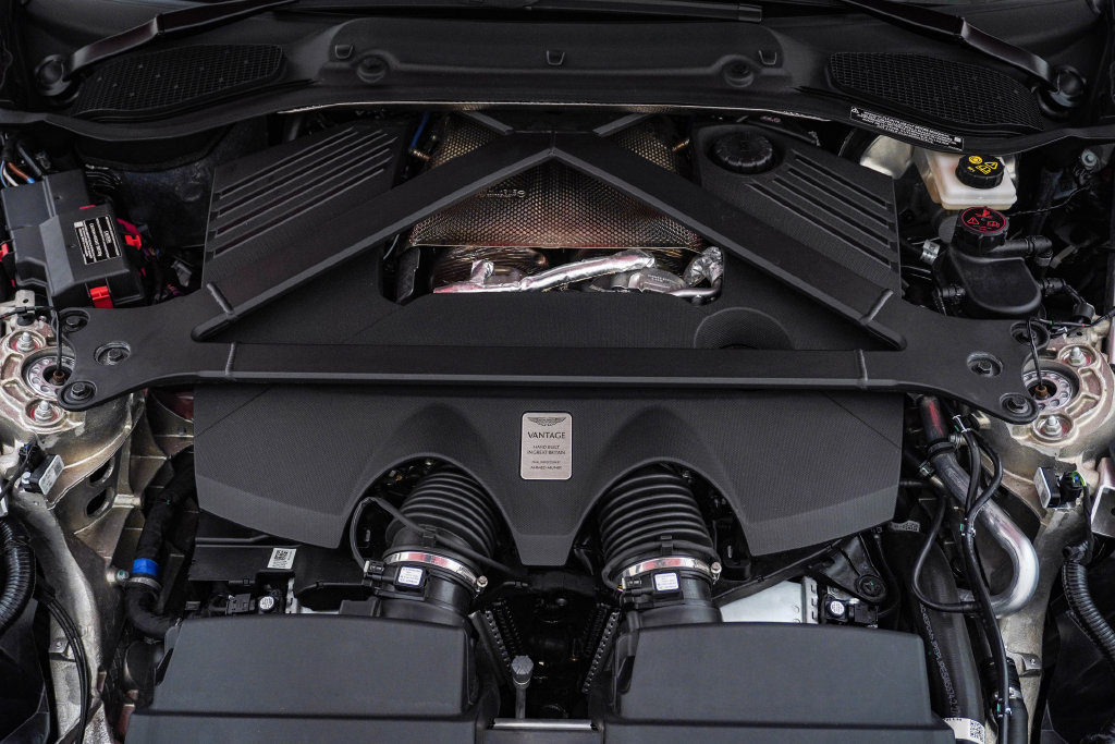 Used 2026 Aston Martin V8 Vantage Roadster RWD image 34