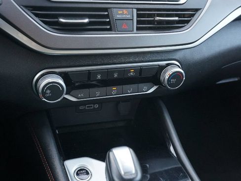 Used 2023 Nissan Altima 2.5 SR FWD image 11