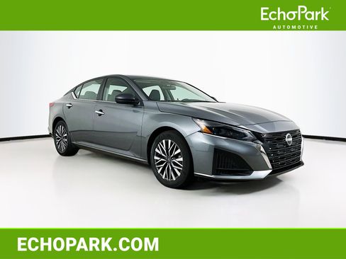 Used 2025 Nissan Altima 2.5 SV image 1