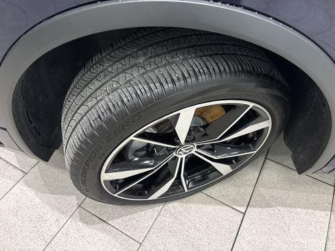 Used 2023 Volkswagen Tiguan SEL R-Line image 7