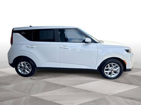Used 2025 Kia Soul LX w/ LX Technology Package FWD image 9