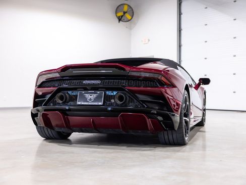 Used 2022 Lamborghini Huracan EVO RWD image 4