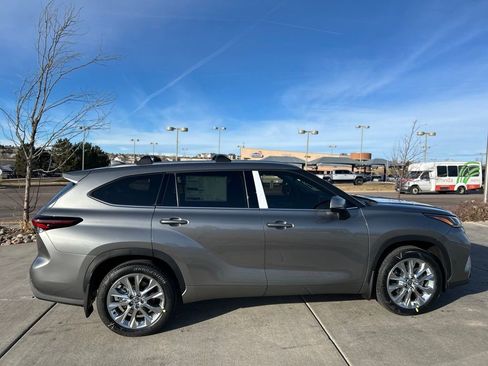 Used 2026 Toyota Highlander Limited image 10