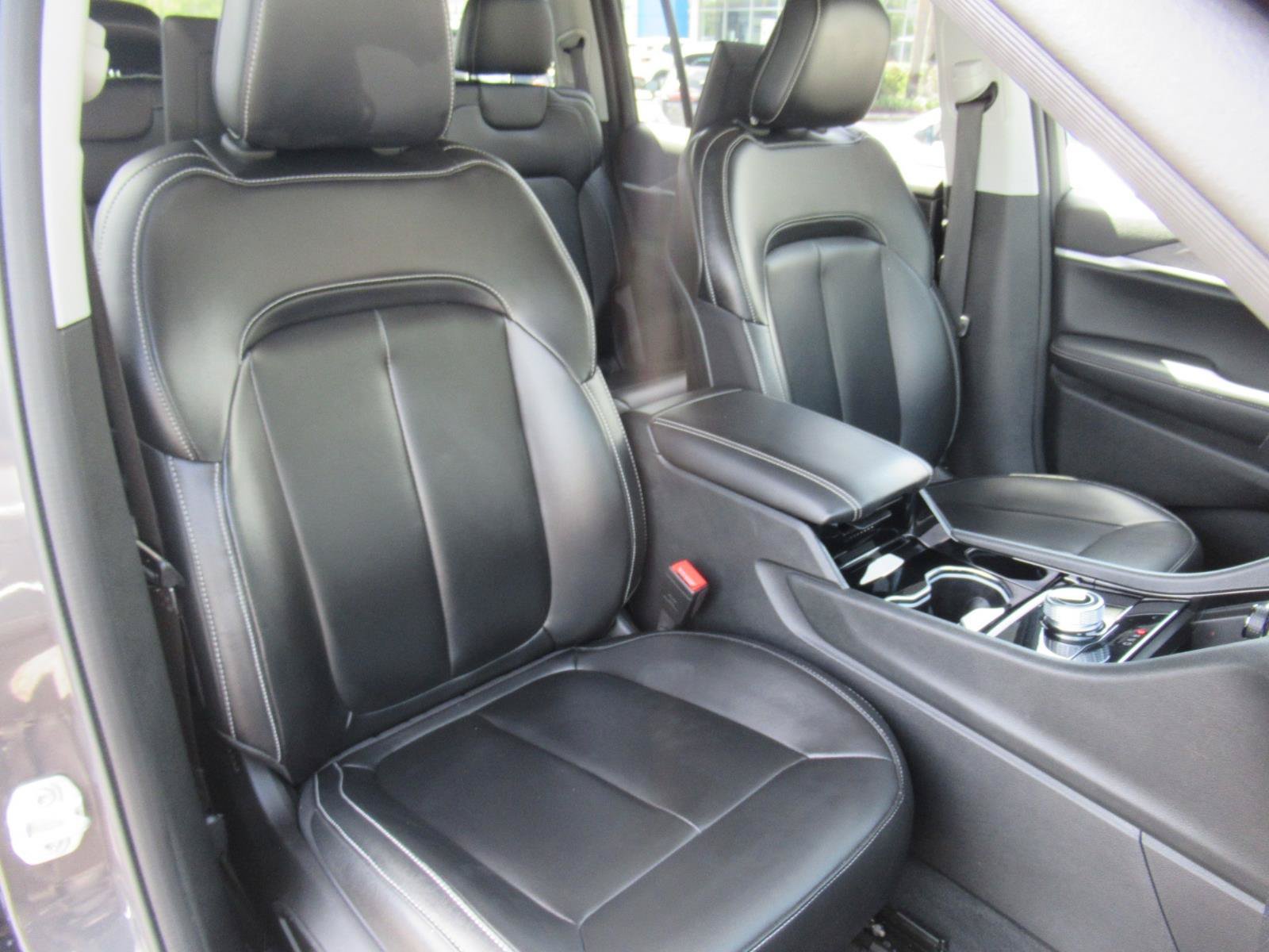 Used 2023 Jeep Grand Cherokee L Limited w/ Luxury Tech Group II RWD image 10