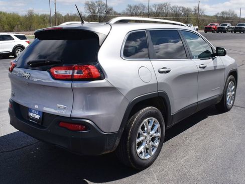 Used 2017 Jeep Cherokee Latitude w/ Safety/Convenience Group AWD/4WD image 14