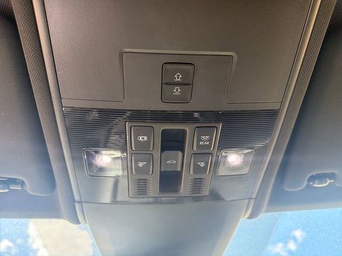 Used 2022 Volkswagen Atlas Cross Sport SEL image 18