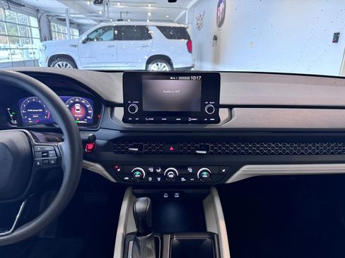 Used 2023 Honda Accord EX image 17