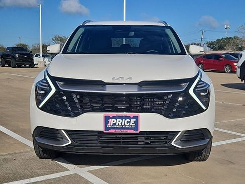 Used 2025 Kia Sportage EX image 2