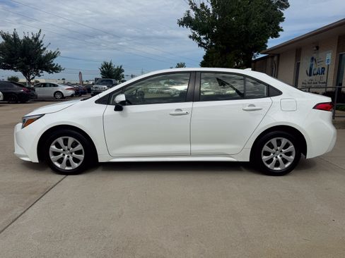 Used 2024 Toyota Corolla LE FWD image 4
