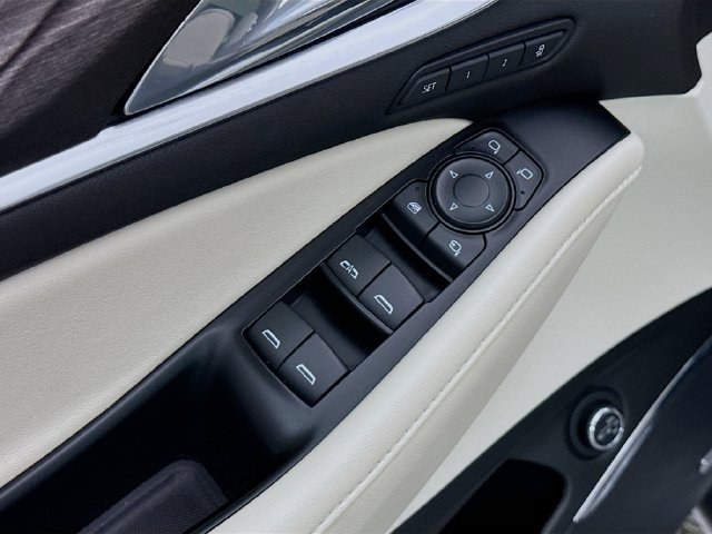 Used 2022 Buick Enclave Avenir w/ Avenir Technology Package FWD image 19