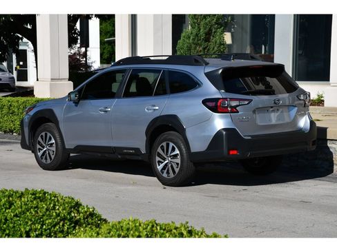Used 2025 Subaru Outback Premium w/ Popular Package #1 AWD/4WD image 6