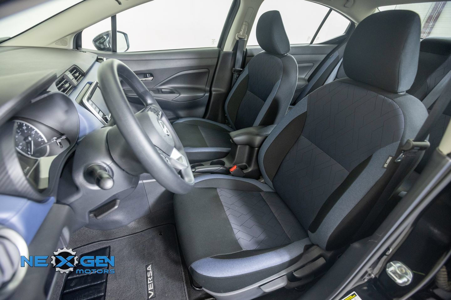 Used 2025 Nissan Versa SV w/ Trunk Package FWD image 25
