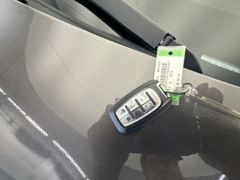 Used 2019 Chrysler Pacifica Touring-L FWD image 24