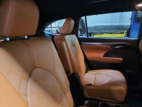 Used 2022 Toyota Highlander Platinum image 27