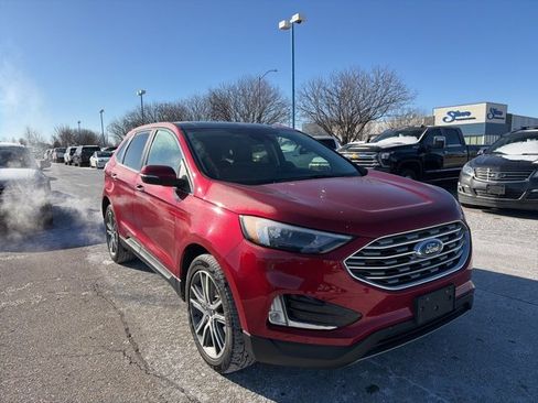 Used 2022 Ford Edge Titanium image 2