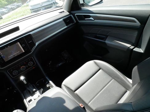 Used 2023 Volkswagen Atlas SEL AWD/4WD image 11