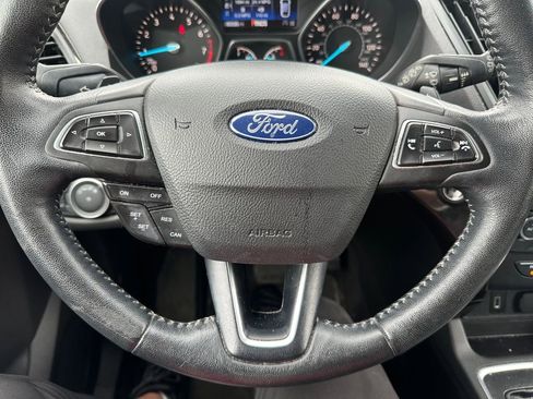 Used 2017 Ford Escape Titanium image 3