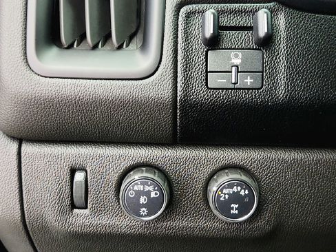 Used 2019 Chevrolet Colorado LT w/ Luxury Package, Chrome AWD/4WD image 18