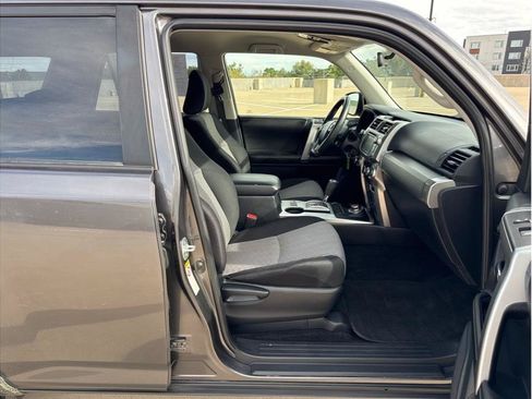 Used 2015 Toyota 4Runner SR5 AWD/4WD image 10