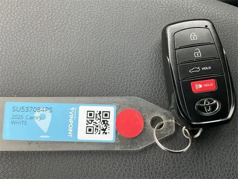 Used 2025 Toyota Camry SE image 28