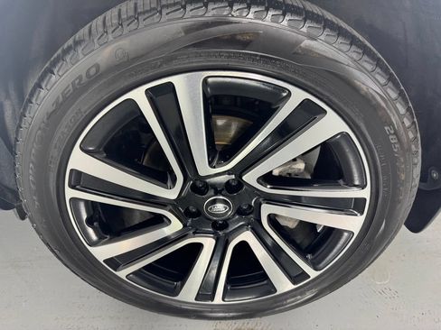 Used 2025 Land Rover Range Rover Long Wheelbase SE AWD/4WD image 29