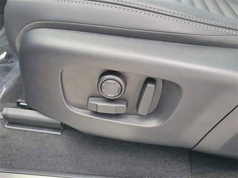 Used 2025 Land Rover Discovery Sport Dynamic SE image 21