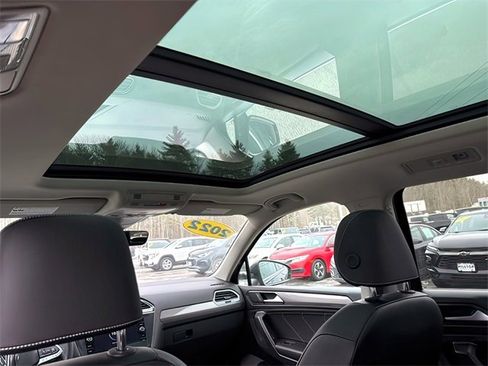Used 2022 Volkswagen Tiguan SE image 26