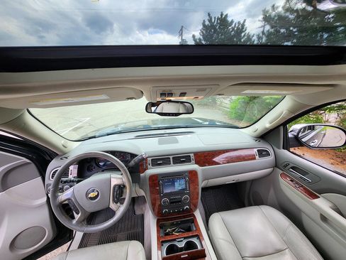 Used 2011 Chevrolet Suburban LTZ image 16