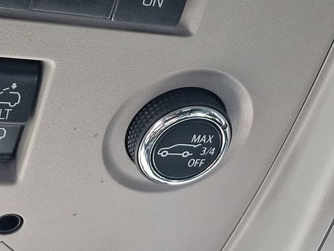 Certified 2019 Chevrolet Suburban LT AWD/4WD image 29